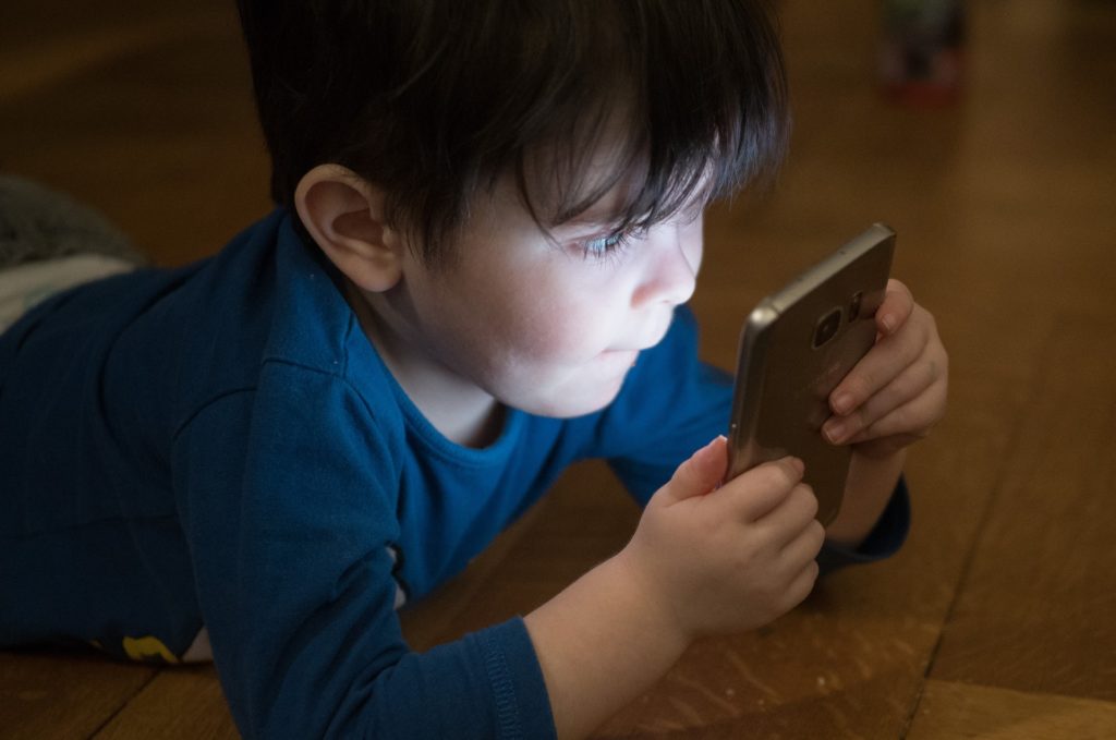 Tips-Mengurangi-Anak-Bermain-Gadget
