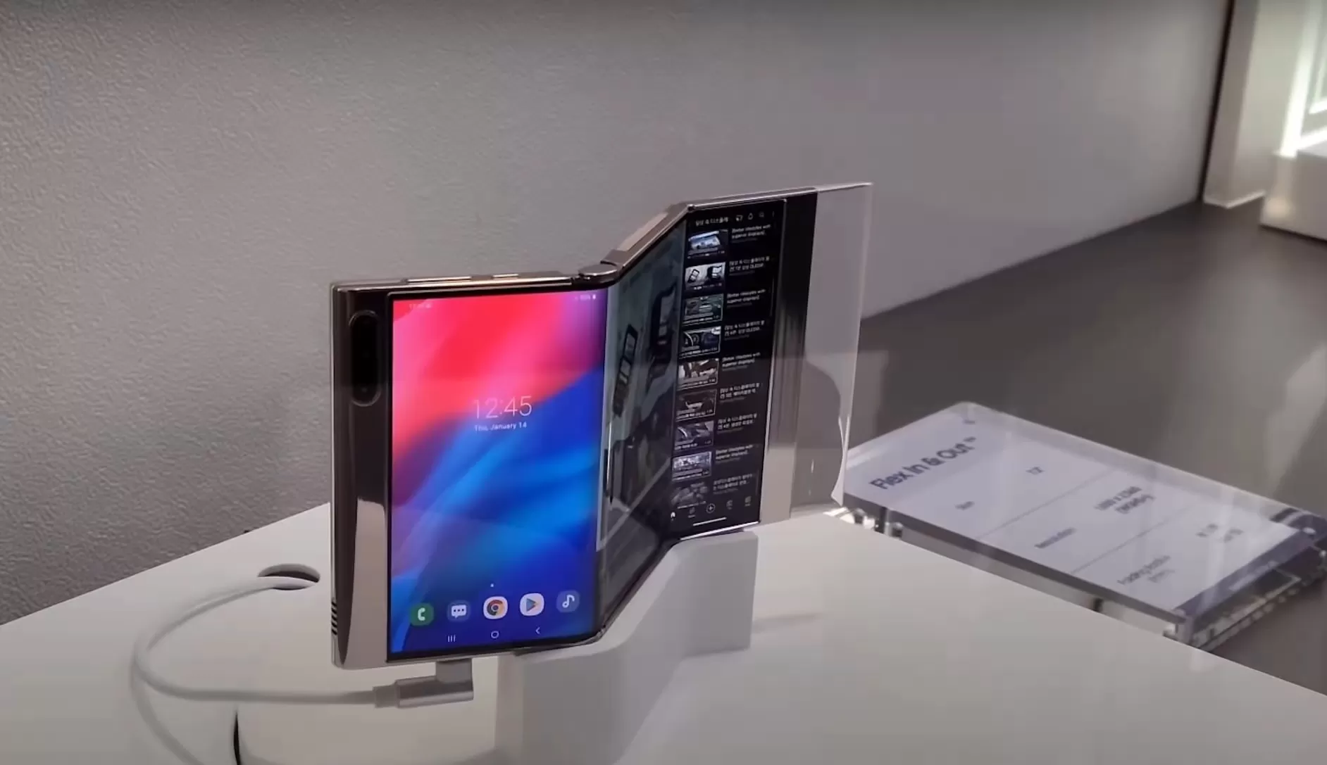 Samsung rilis ponsel lipat terbaru