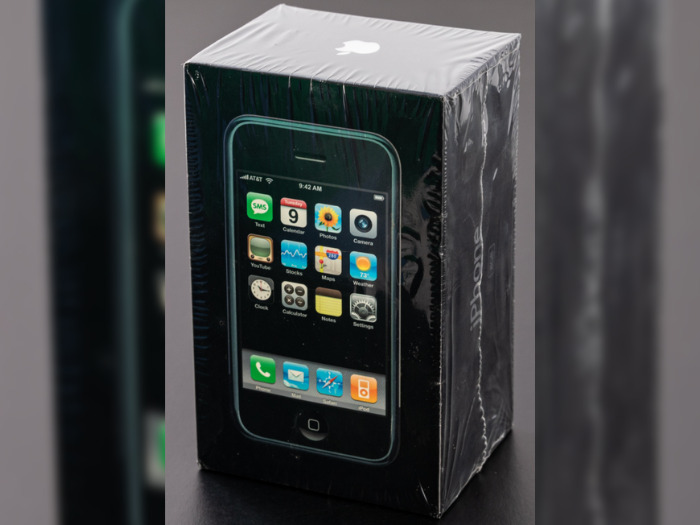 iPhone Generasi Pertama Terjual