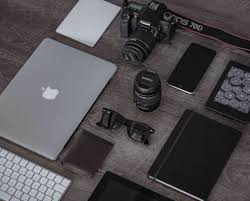 5-Gadget-Canggih-yang-Wajib-Dimiliki-di-Era-Digital
