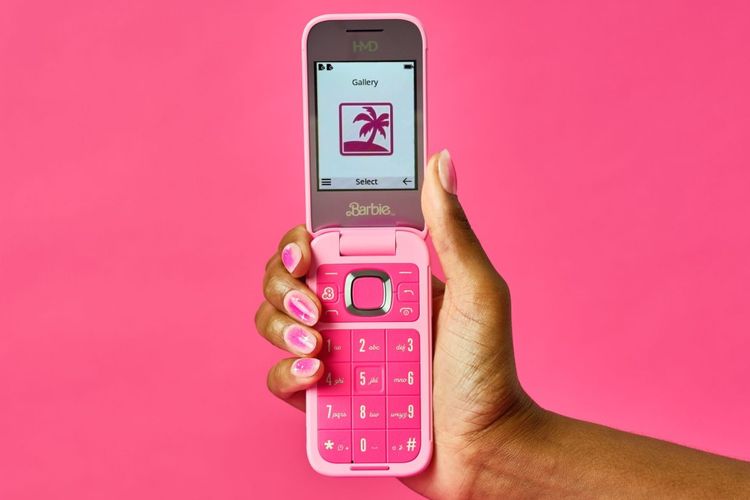 HMD Barbie Phone Akan Meluncur, HP Flip Jadul Serba Pink