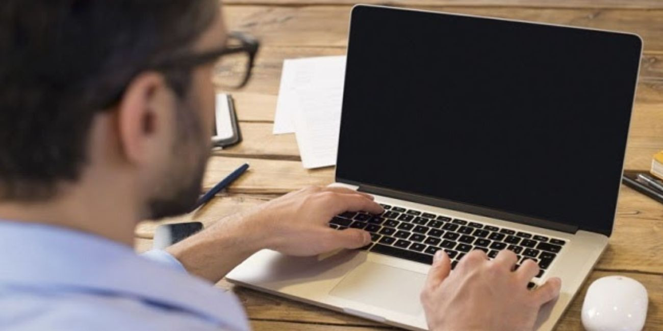 Mengatasi Laptop Black Screen Tanpa Panik