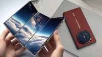 Warga China Berebut HP Lipat Tiga Huawei
