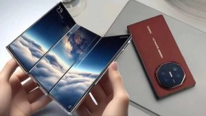 Warga China Berebut HP Lipat Tiga Huawei